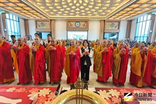 周春米出席宗教聯合祈福　以愛迎春匯聚善念
