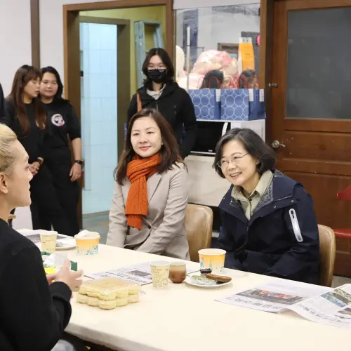 ▲偕黨內縣長參選人二訪「樟之細路」！蔡英文親曝卸任後最愛做的事。（圖／蔡英文臉書）