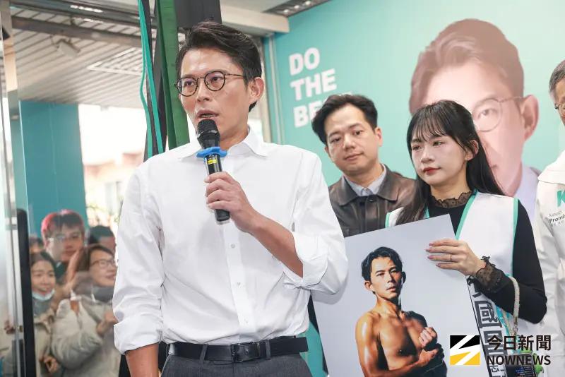 ▲黃國昌辭去立委在地方拜票屢遭嗆聲，吳靜怡諷黃國昌一離開立委從咆哮影帝變成街頭小媳婦。（圖／記者葉政勳攝）