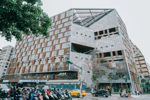 ▲台北新南門市場搬遷於台北市中正區羅斯福路一段8號，整修過後整棟樓變得乾淨又明亮。（圖／台北市市場處提供tcma.gov.taipei）