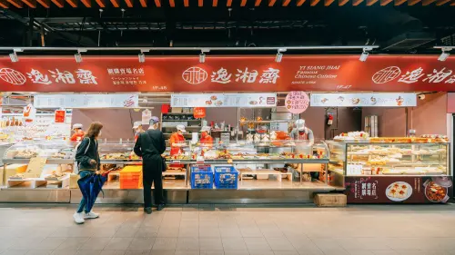 ▲台北南門市場名氣高，過去曾榮獲經濟部認證五星市場，《Social Lab社群實驗室》去年提供的「2025年全台年貨大街」排行榜中，台北南門市場也以網路聲量1801則榮獲第四名。（圖／台北市市場處提供tcma.gov.taipei）