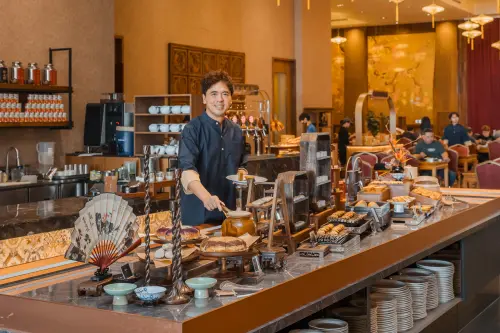 ▲路易莎董事長黃銘賢再開港點吃到飽新品牌「隱岳閣」，全台第一家進駐雀客藏居台南永康、第二家落腳高雄。（圖／路易莎咖啡 louisacoffee.co）