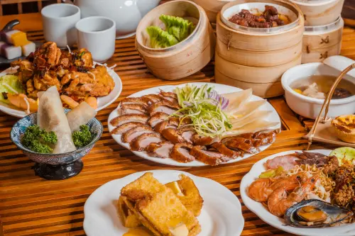 ▲「隱岳閣」平日660元起百道港點吃到飽。（圖／路易莎咖啡 louisacoffee.co）