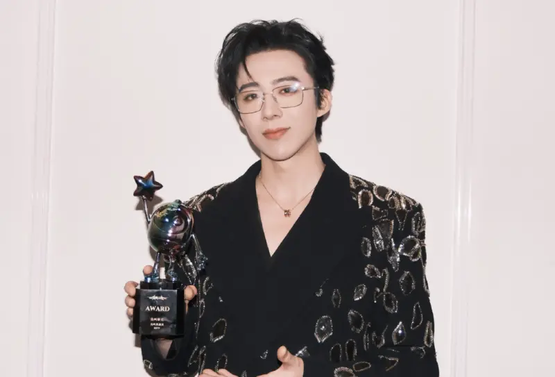 ▲劉宇寧透過《折腰》一劇爆紅，不過他卻長達一年沒接新劇，日前他在直播親自回應「不想為了演戲而演戲。」（圖／劉宇寧微博）