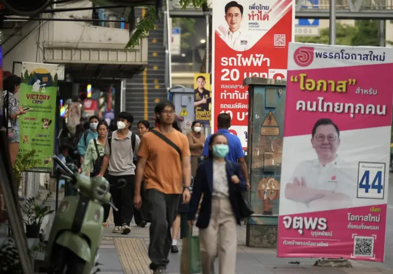 ▲泰國大選提前投票日一早，曼谷等多地投票所湧現排隊人潮，選情相當激烈。（圖／翻攝自聯合早報）