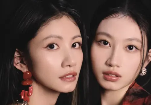 李千娜和女兒顧穎貼臉合照　粉絲全看傻：神顏值根本複製貼上
