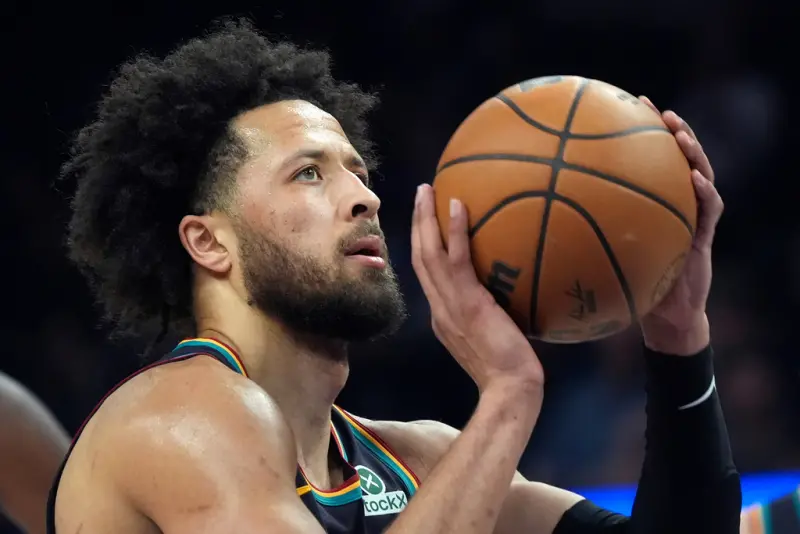 ▲底特律活塞隊於今（2）日在主場展現了東區龍頭的絕對統治力，在兩名全明星球員杜倫（Jalen Duren）與康寧漢（Cade Cunningham）的領軍下，以130：77擊潰布魯克林籃網隊。（圖／美聯社／達志影像）