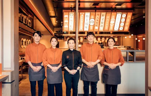 ▲以「聚」火鍋為例，有員工入職2年半內就升店長，年薪翻倍達百萬。（圖／王品集團wowprime.com/zh-tw/）