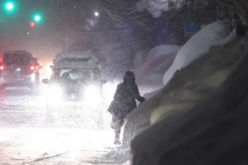 除雪跟不上降雪！日本青森積雪破1.8公尺　緊急請求自衛隊支援
