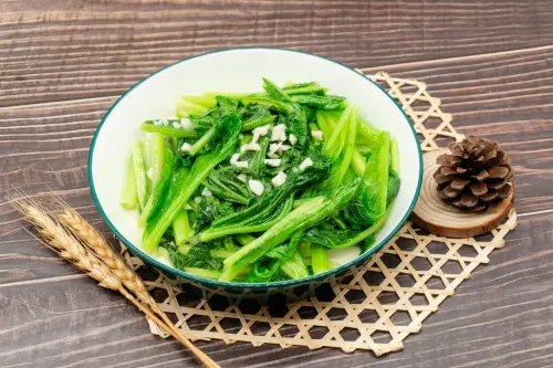 Mustard greens (Shutterstock)