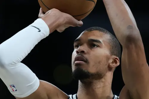 NBA／馬刺克服24小時返家大長征！包機遭遇問題　文班亞馬飆25分
