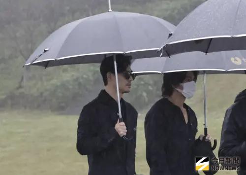 ▲大S逝世週年當天，F4成員只有周渝民（左）、言承旭（右）到場。（圖／記者吳翊緁攝影）