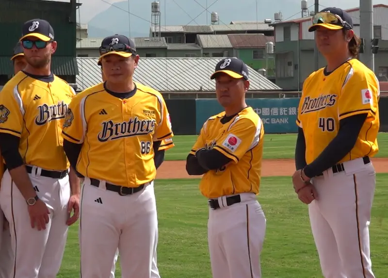 ▲中信兄弟公布2026年新球季教練團，一軍打擊教練換上2位日籍年輕教練西田明央與後藤駿太，二軍方面，則持續由傳奇球星彭政閔（左二）率隊，教練團則迎來3個異動。（圖／記者陳云茹攝.2026.02.02）