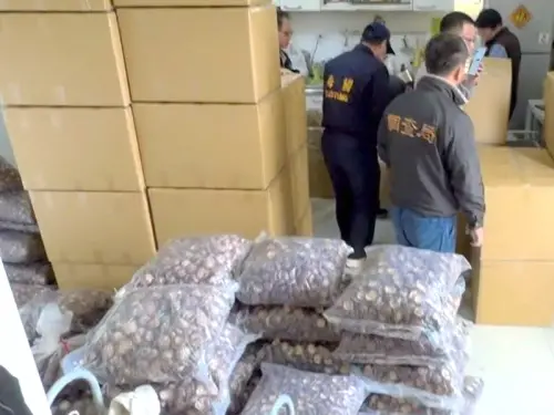 春節前夕強力掃蕩！關務署高雄關查獲不法走私大陸香菇及食品
