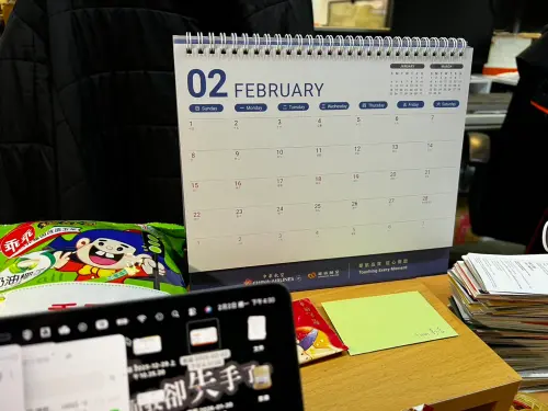 ▲2月的月曆呈現完美的 4 週正方形，排版直接治好了強迫症！（圖／記者張勵德攝）