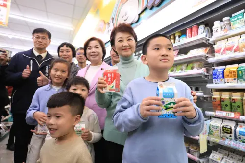 中市將啟動有鈣讚計畫 盧市長先行視察超商兌領機制
