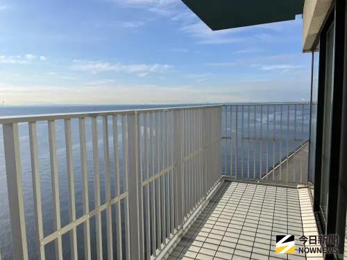 ▲1955東京灣飯店周圍被海包圍，走到飯店的各處都能看到海。（圖／記者張乃文攝）