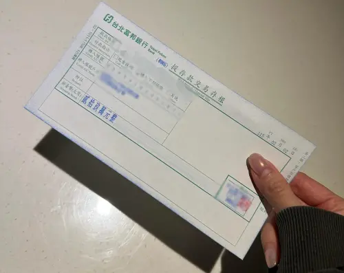 ▲李雅英曬出自己的匯款單，宣布捐出新台幣29萬元幫助兒童福利機構。（圖／翻攝李雅英Threads@yyyoungggggg）