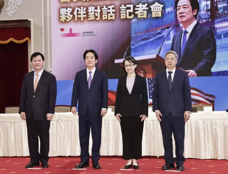    ▲總統府舉行「台美經濟繁榮夥伴對話」記者會，包含賴清德、副總統蕭美琴、總統府秘書長潘孟安、吳釗燮、林佳龍、經濟部長龔明鑫、經濟部國際貿易署長劉威廉及外交部北美司長王良玉等人出席。（圖／記者吳翊緁攝，2026.02.03）  