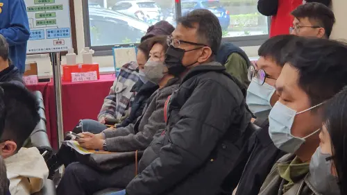 ▲競標民眾江先生是太子集團首波拍賣會的大戶，標走4包3鞋2茶壺，包括愛馬仕鉑金包，總花費近95萬元。（圖／記者劉松霖攝）