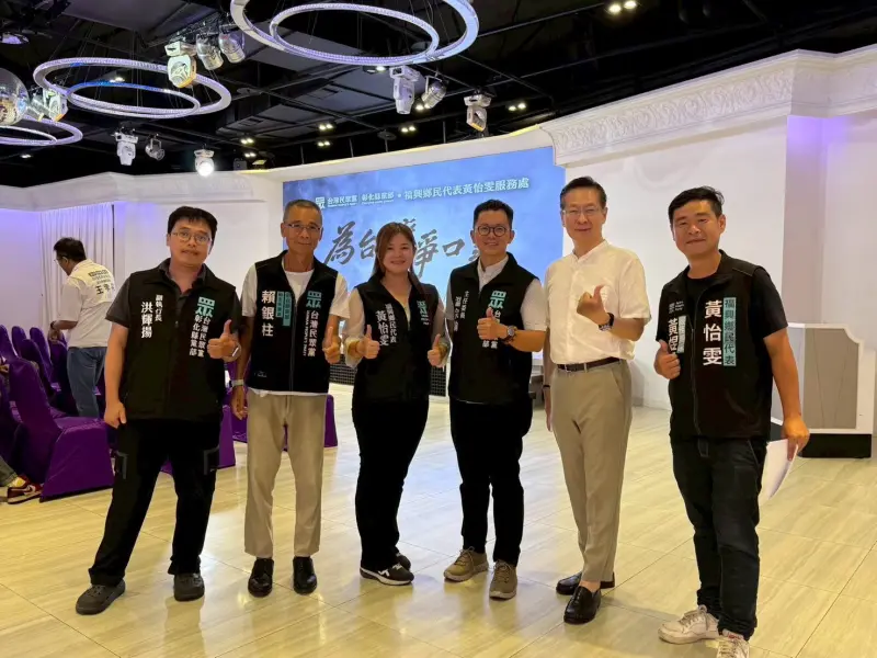    ▲王安祥（右二）為中正大學社科院院長、勞工系教授，也是彰化人。（圖／民眾黨彰化縣黨部提供，2026.02.03）  