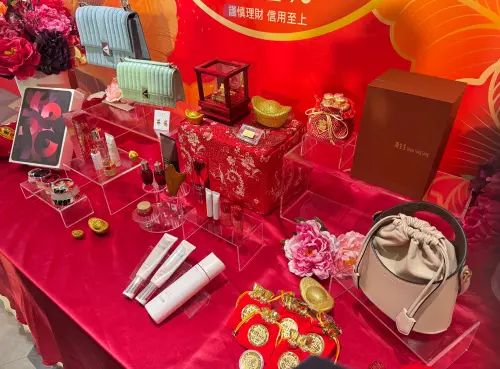 ▲遠東SOGO台北店（忠孝館、復興館）推出各式福袋讓消費者試手氣。（圖／記者鍾怡婷攝）