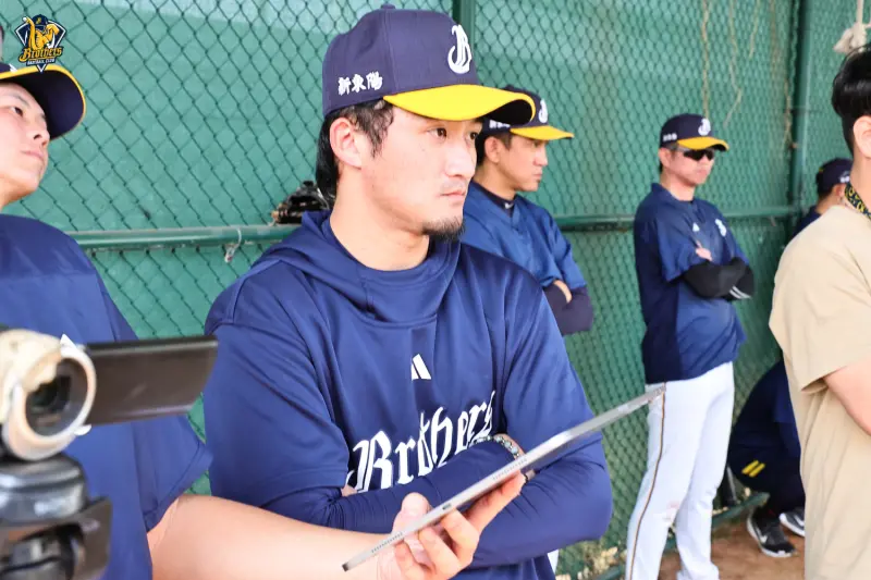 ▲中信兄弟新任二軍助理投手教練彭識穎，去年遭戰力外後，原本打算轉職離開棒球圈，不過收到兄弟詢問轉教練意願，最後決定回歸並繼續幫助年輕投手。（圖／中信兄弟提供）