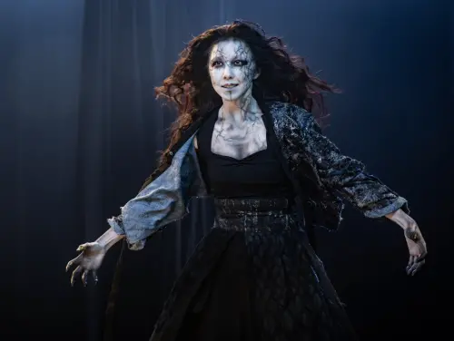 ▲邵雨薇在《啵me之我的青春住了鬼》的惡鬼扮相很淒厲，她卻覺得演來很過癮。（圖／風暴國際提供）