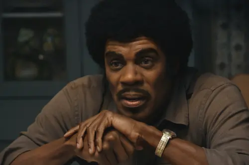 ▲兩度入圍奧斯卡影帝的實力派男星柯爾曼多明戈，在《麥可傑克森》扮演麥可的爸爸，維妙維肖。（圖／UIP提供）