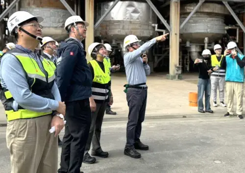 ▲高雄市政府勞工局到高雄市林園區林園工業區台灣氯乙烯工業公司林園廠，進行石化廠春安聯合督導檢查工作。(圖／高雄市政府勞工局提供)