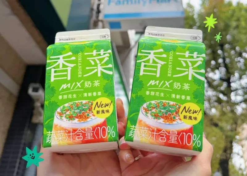 ▲全家便利商店今（3）日宣布2月4日將獨家上市「立頓香菜花生奶茶」。（圖／全家臉書）