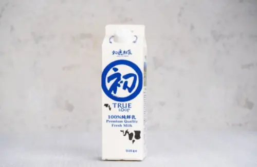 ▲來自東台灣的初鹿鮮乳，讓牛隻飲用中央山脈清澈泉水以及青嫩牧草，並且採用H.T.S.T殺菌處理。（圖/初鹿鮮乳官網）