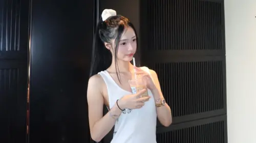 裕隆千金嚴珮瑜豪門穿搭日常！曬378萬錶王　香奈兒髮圈也成焦點
