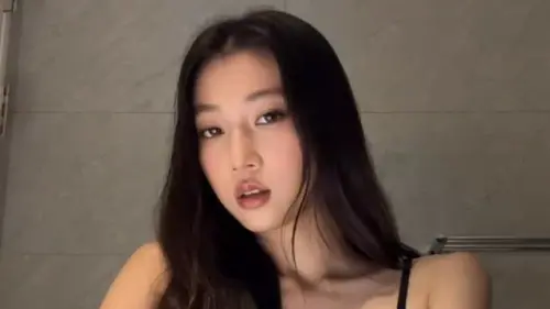 百萬網紅郁欣合體TWS大跳惹議！後台拍攝粉圈炸鍋：她憑什麼可以
