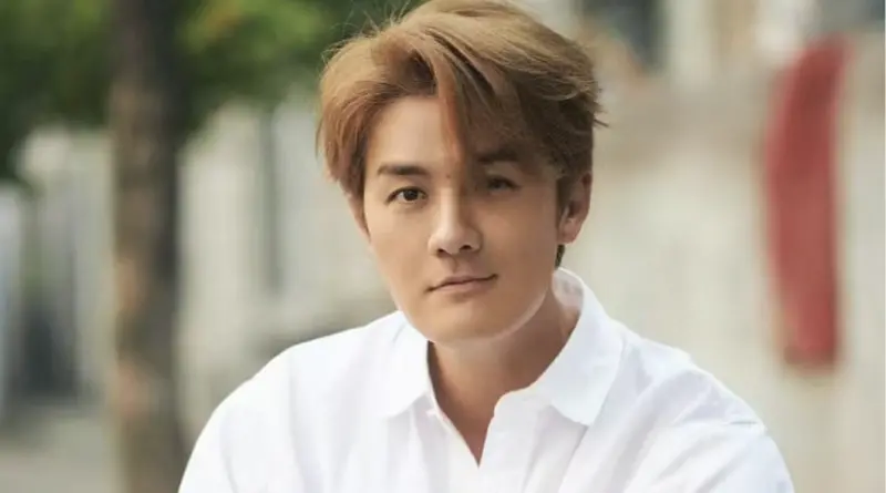 ▲歌手吳克群（如圖）今（4）日被爆與王心凌同進出住所，緋聞甚囂塵上。《NOWNEWS今日新聞》整理出現年46歲的吳克群，過往與身價千億港幣的何超蓮虐戀、認愛「小張柏芝」稱號、小13歲的女星陳語安，讓人津津樂道。（圖／翻攝自吳克群IG＠）