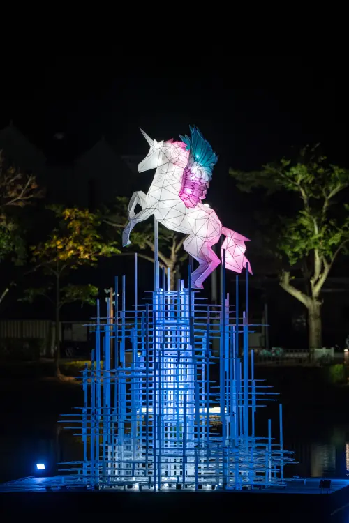 ▲2026月津港燈節規劃「藝術燈區」、「巷弄燈區」及「月津超新星」三大展區，因應馬年，今年主題燈則為「天馬獸」。（圖／台南市政府提供www.tainan.gov.tw/）