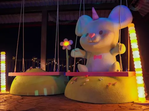 ▲「2026新營波光節」於展區打造兩個夢境小精靈「光兔DILO」與「鼠尼SUNI」。（圖／台南市政府提供www.tainan.gov.tw/）