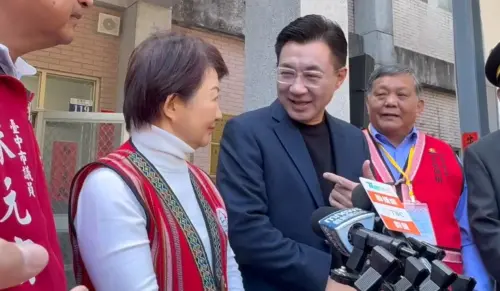 ▲江啟臣聽到「自己做事自己擔啦」後笑問盧秀燕「要我講嗎」？（圖／記者顏幸如攝，2026.02.04）