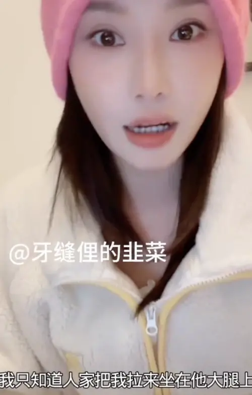 ▲易易紫透露GD拉自己坐大腿上。（圖／翻攝自微博）