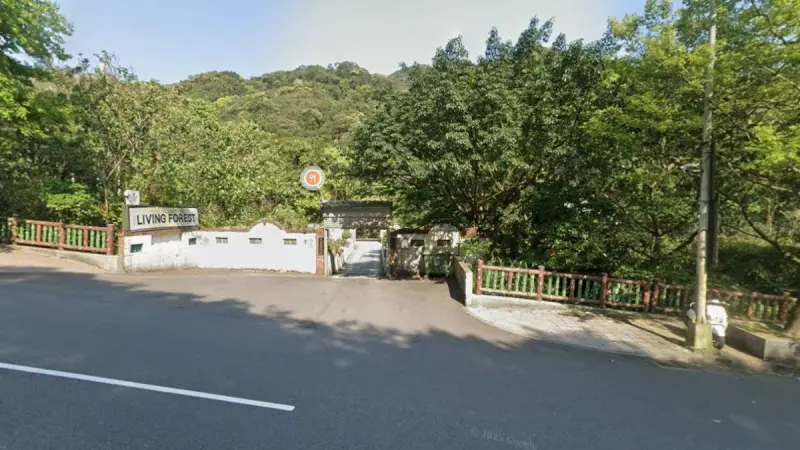 ▲坐落在陽明山、被稱為「森林秘境」的知名餐廳「潼精緻鐵板料理至善店」、「聽雨軒壽司鐵板店」，驚爆違法占用國有地。（圖／翻攝至Google Maps）