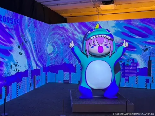 ▲《孤獨搖滾！》動畫展，「渴望被肯定的怪物」巨大實體化。（圖／曼迪傳播提供）