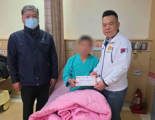 苗栗警市場遭砍！勇男壓制嫌遭流彈波及　市長探視認出當兵同梯
