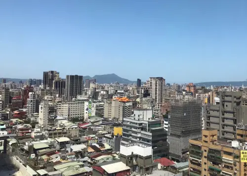 ▲央行放寬第2屋貸款成數，房市專家曾敬德表示，目前房市隱憂仍多，央行僅能滾動式調整。（圖／信義房屋）