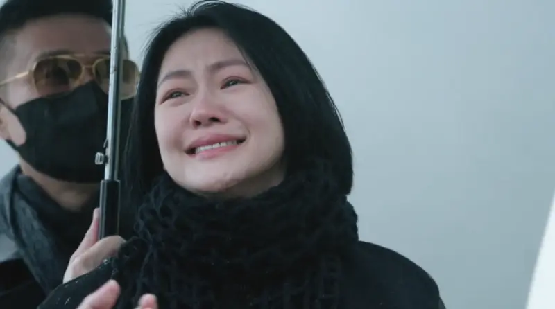 ▲小S（如圖）、蔡康永在大S的追思會狂講地獄哏，小S說以後自己的雕像老公許雅鈞（後）會出錢。（圖／經紀公司提供）