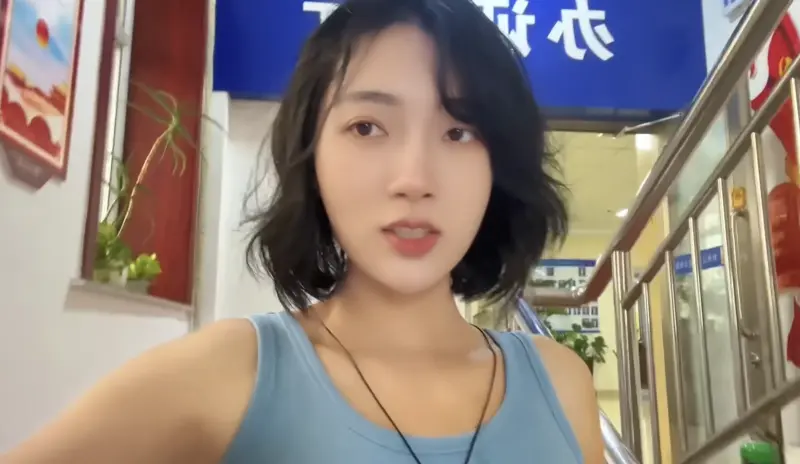 ▲中配網紅薇薇在YouTube頻道「HereComesUU來了」中記錄了除籍的全過程。（圖／「HereComesUU來了」YT）