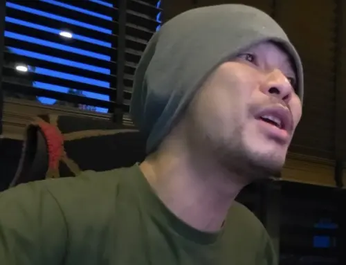 黃明志唱〈執迷不悔〉悼袁惟仁！憶昔打工趣事：廁所堵小胖遞DEMO
