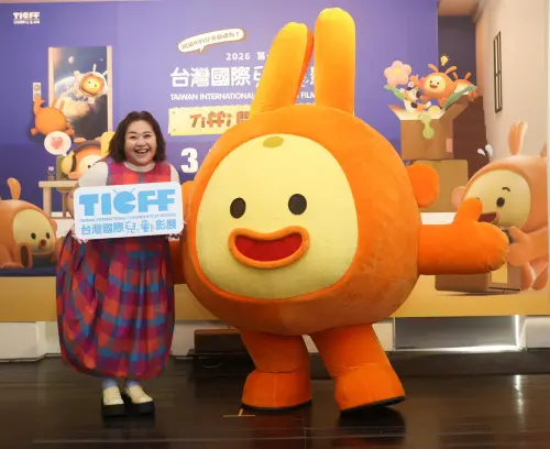 ▲鍾欣凌（如圖）今日出席「2026台灣國際兒童影展」首賣記者會，分享和青春期孩子溝通與互動日常。（圖／公視提供）