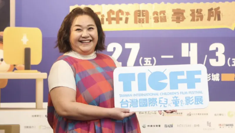 ▲53歲藝人鍾欣凌（如圖）今（4）日出席「2026台灣國際兒童影展」首賣記者會，受訪分享道健康檢查時，醫生建議轉至大醫院，患有肥胖者，喉嚨若進行麻醉，恐怕會呼吸中止，「醫生希望我把體重降下來，但後來都不說了，可能對我這個人不抱什麼希望！」（圖／公視提供）