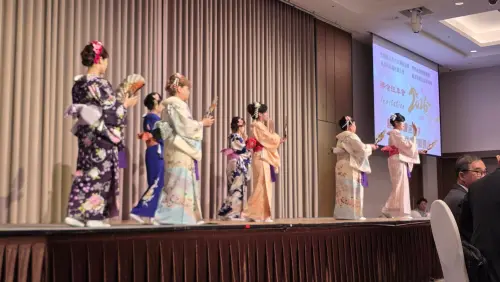 ▲信義社大學員表演涵蓋不同面向，成為旺年會表演亮點。（圖／南華高中提供）