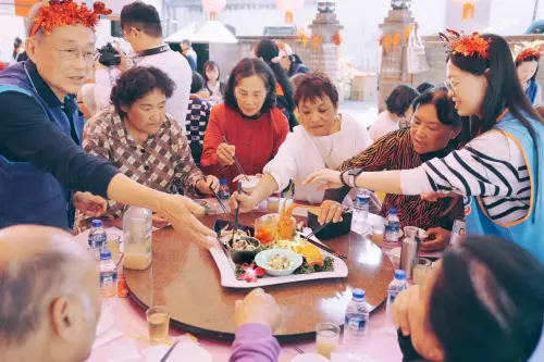 ▲中醫大附醫攜手林增連基金會，今天舉辦慈善音樂會，邀請百名獨老圍爐迎新春。（圖／主辦單位提供）